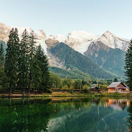 Apartment Au Bon Coin - Luxury Chamonix Hidden Haven, Mont Blanc View, Hot Tub And Garden Bagian luar foto
