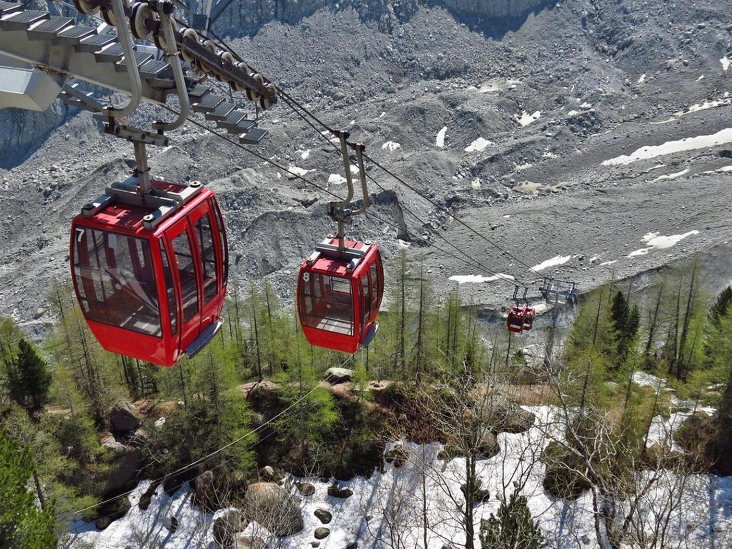 Apartment Au Bon Coin - Luxury Chamonix Hidden Haven, Mont Blanc View, Hot Tub And Garden Bagian luar foto