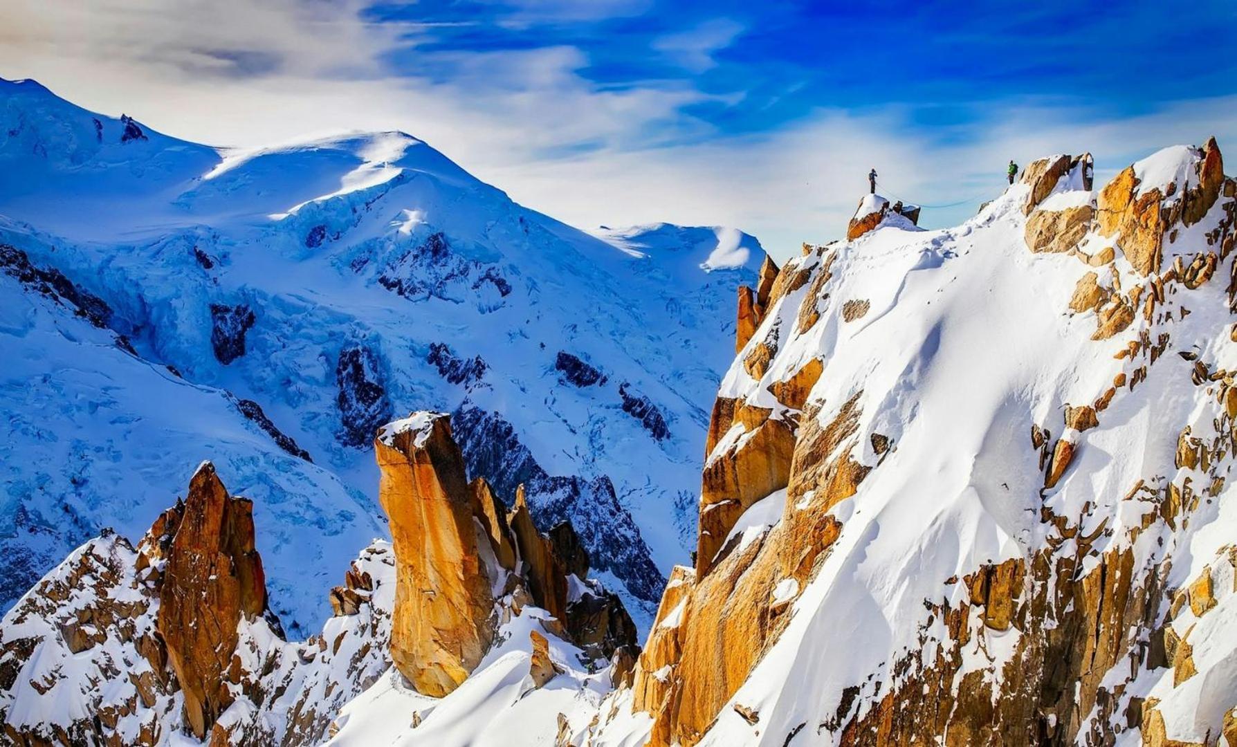 Apartment Au Bon Coin - Luxury Chamonix Hidden Haven, Mont Blanc View, Hot Tub And Garden Bagian luar foto