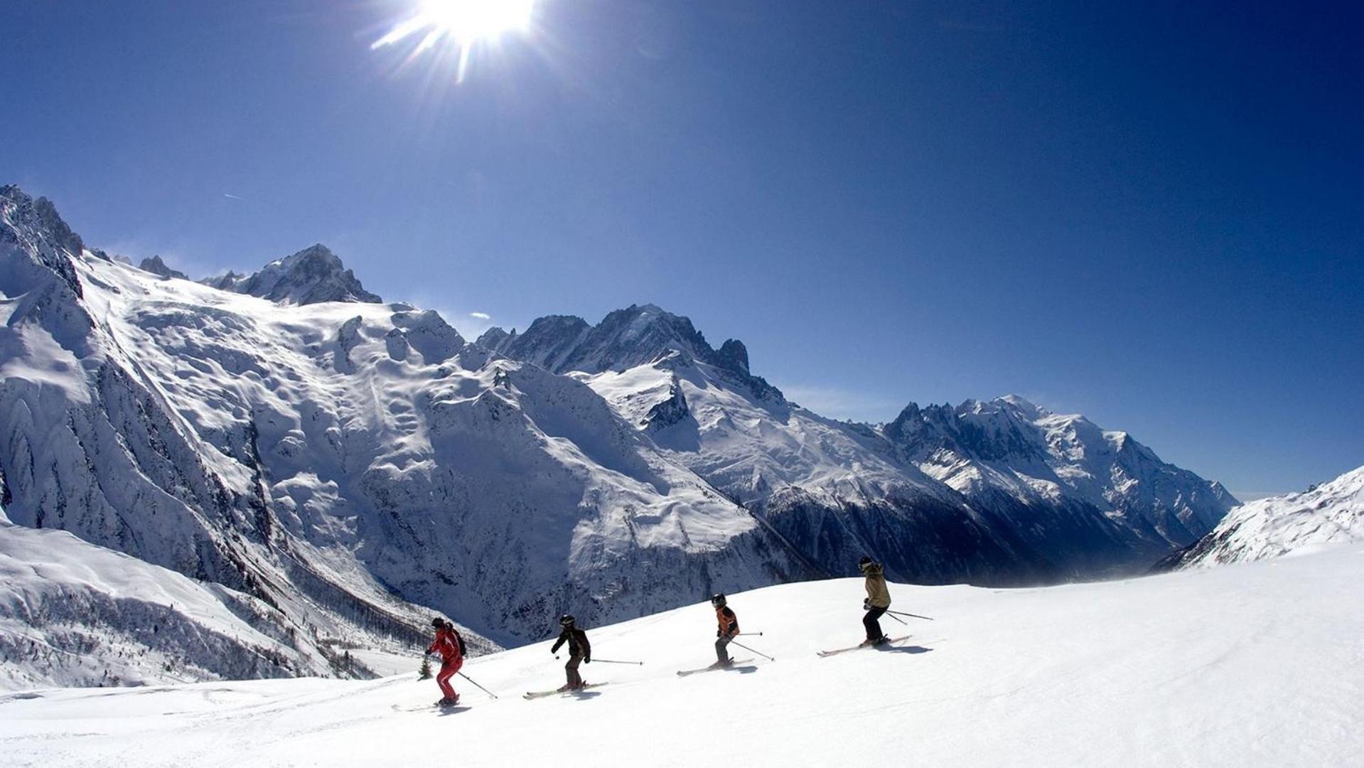 Apartment Au Bon Coin - Luxury Chamonix Hidden Haven, Mont Blanc View, Hot Tub And Garden Bagian luar foto