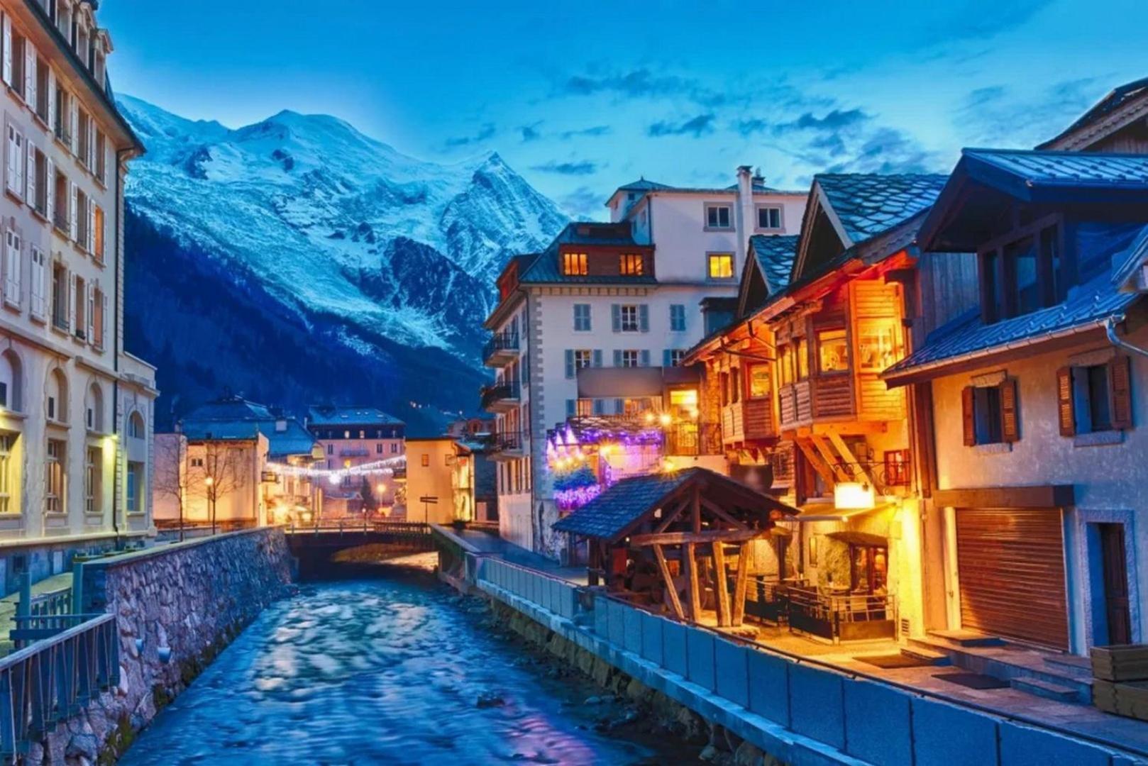 Apartment Au Bon Coin - Luxury Chamonix Hidden Haven, Mont Blanc View, Hot Tub And Garden Bagian luar foto
