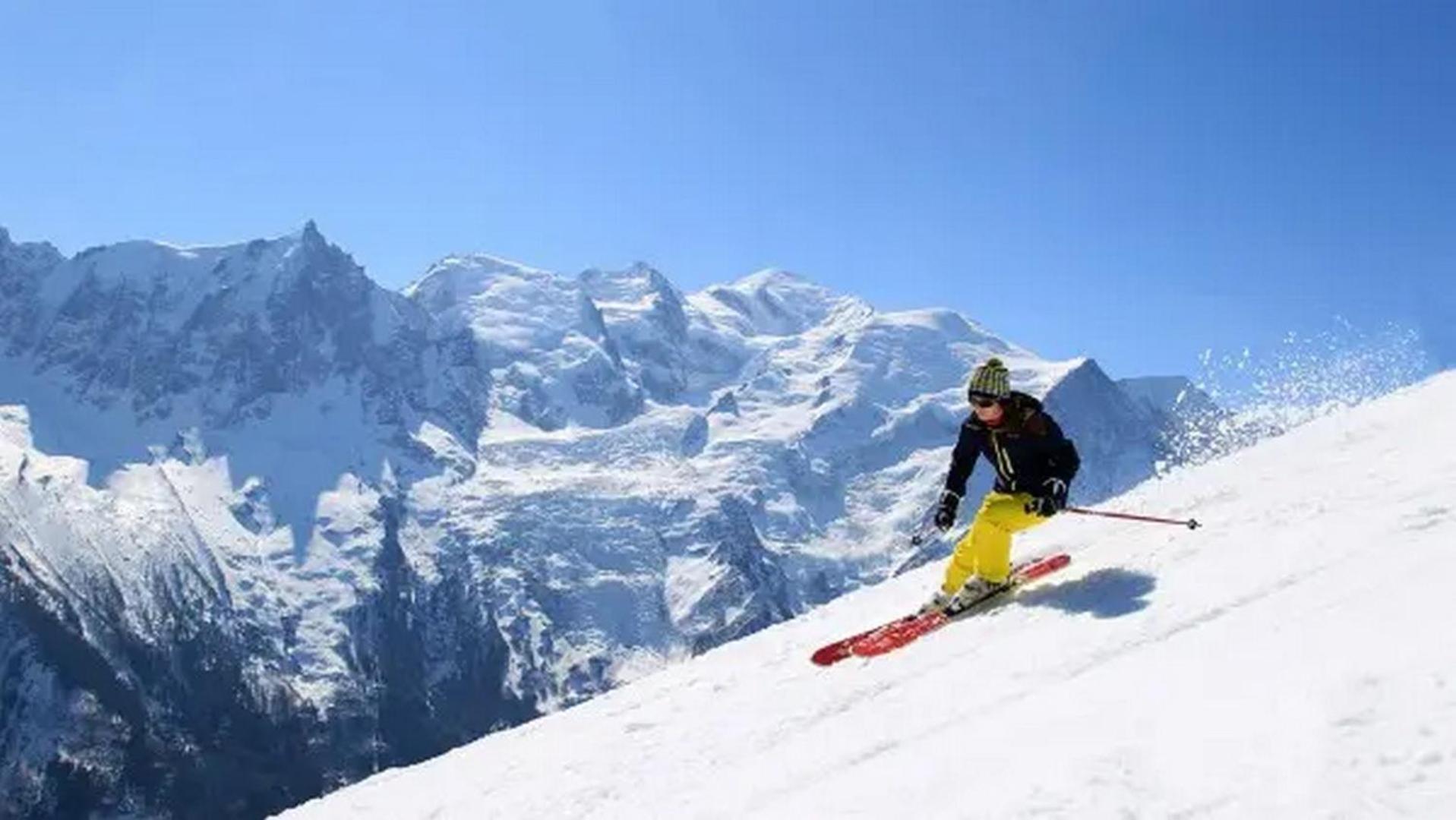 Apartment Au Bon Coin - Luxury Chamonix Hidden Haven, Mont Blanc View, Hot Tub And Garden Bagian luar foto