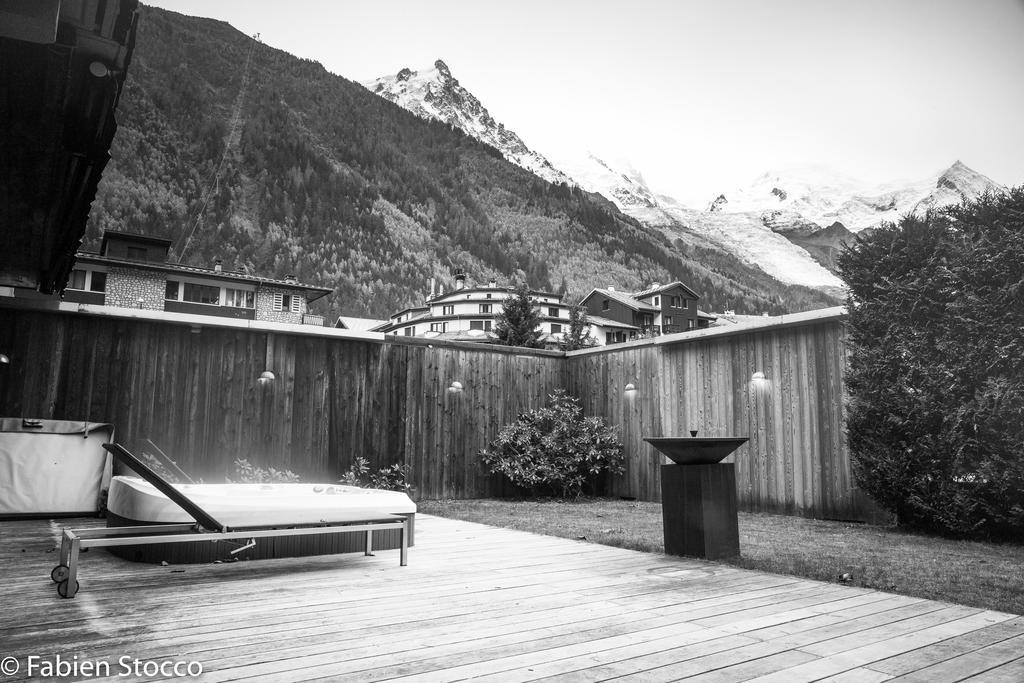 Apartment Au Bon Coin - Luxury Chamonix Hidden Haven, Mont Blanc View, Hot Tub And Garden Bagian luar foto