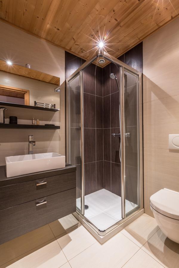 Apartment Au Bon Coin - Luxury Chamonix Hidden Haven, Mont Blanc View, Hot Tub And Garden Bagian luar foto