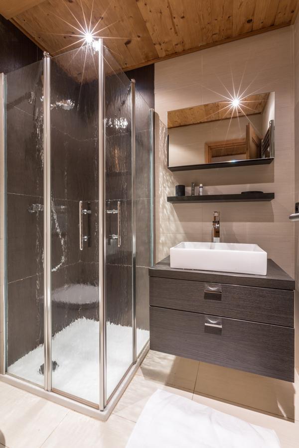 Apartment Au Bon Coin - Luxury Chamonix Hidden Haven, Mont Blanc View, Hot Tub And Garden Bagian luar foto