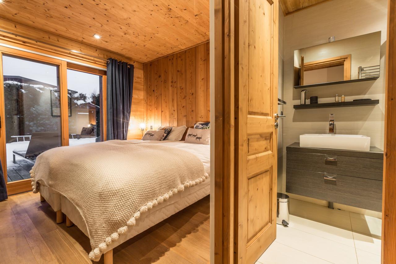 Apartment Au Bon Coin - Luxury Chamonix Hidden Haven, Mont Blanc View, Hot Tub And Garden Bagian luar foto