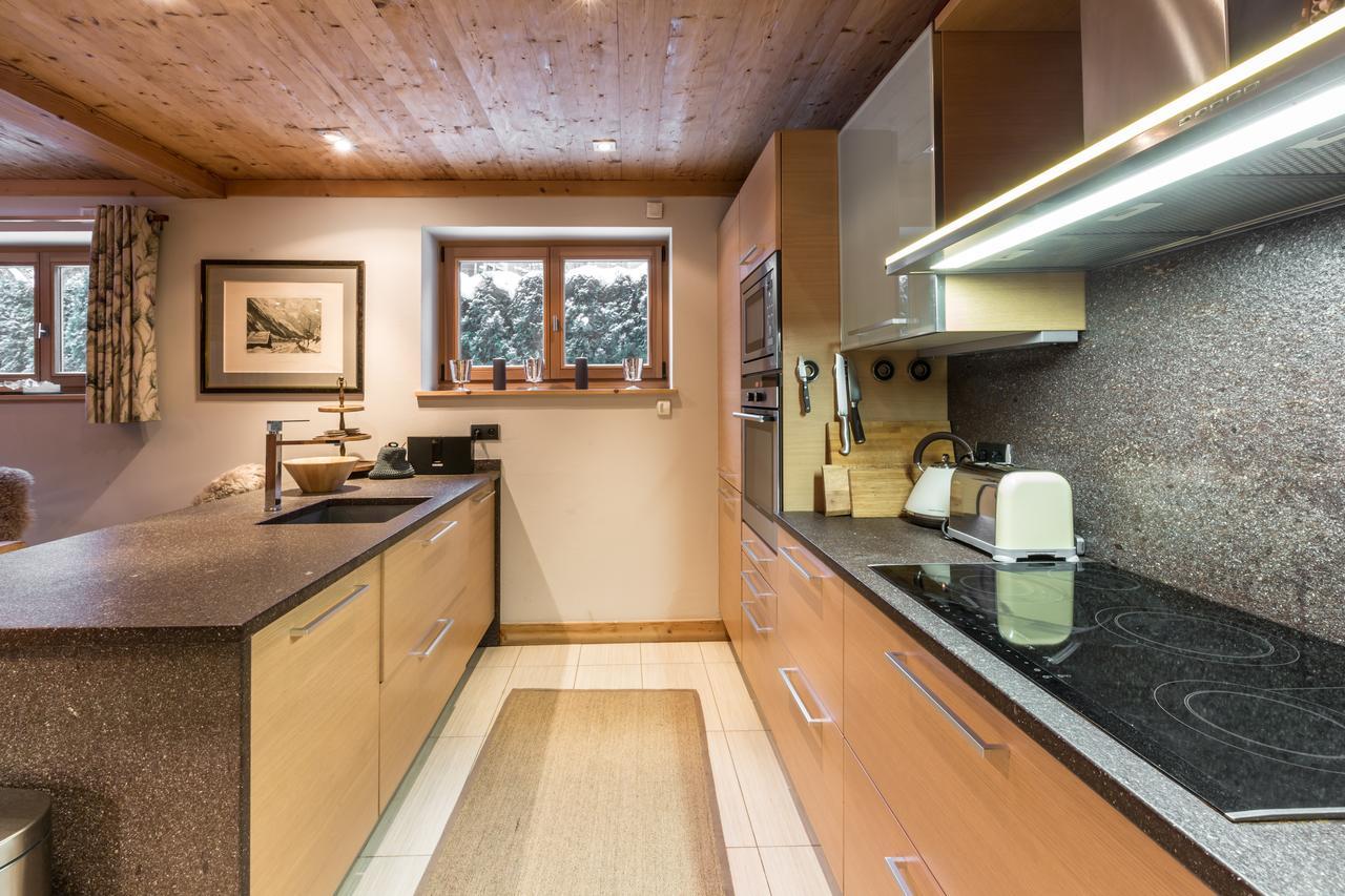 Apartment Au Bon Coin - Luxury Chamonix Hidden Haven, Mont Blanc View, Hot Tub And Garden Bagian luar foto