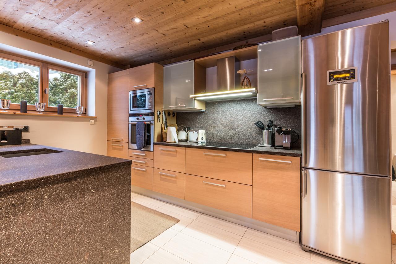 Apartment Au Bon Coin - Luxury Chamonix Hidden Haven, Mont Blanc View, Hot Tub And Garden Bagian luar foto